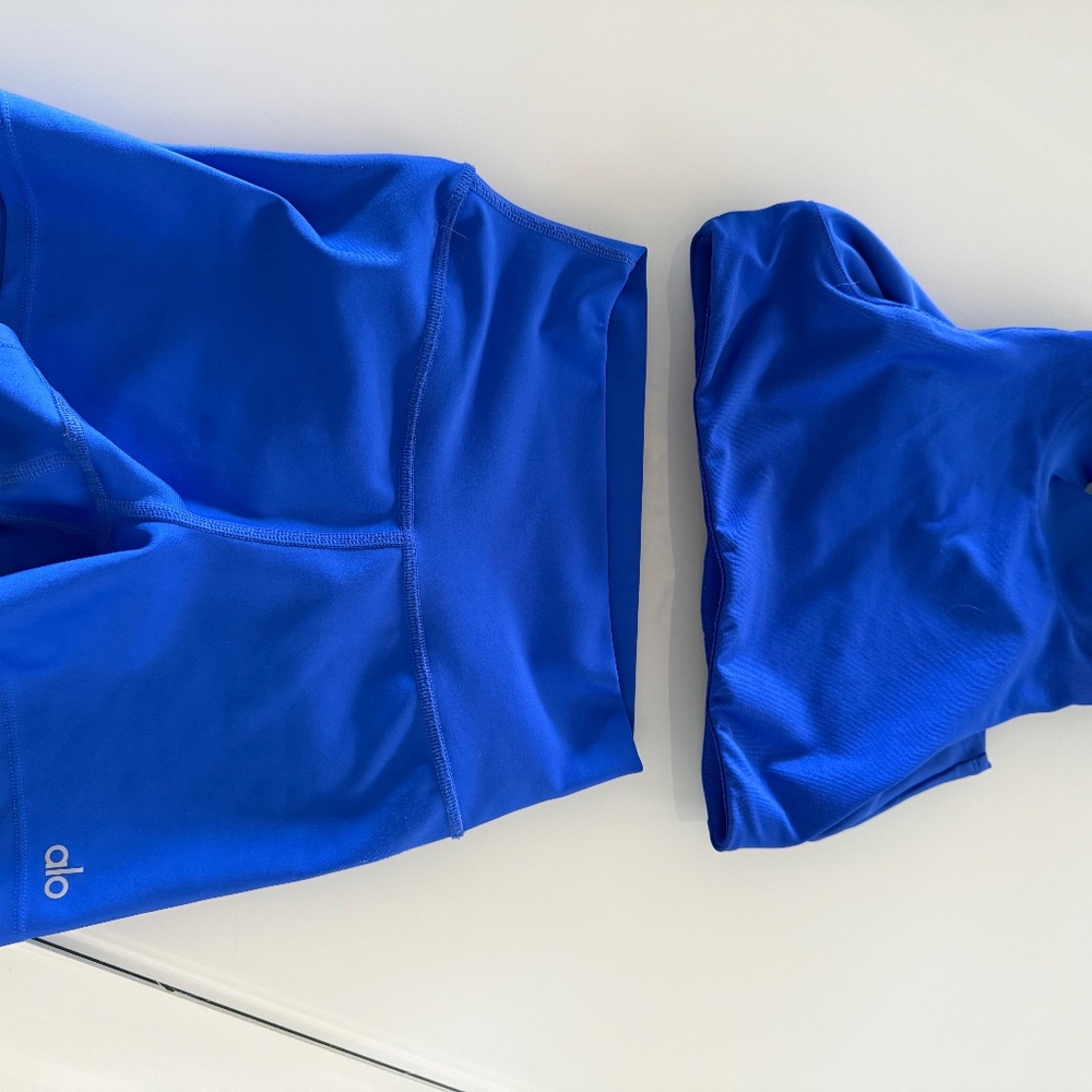 Alo Yoga xs shorts and top set